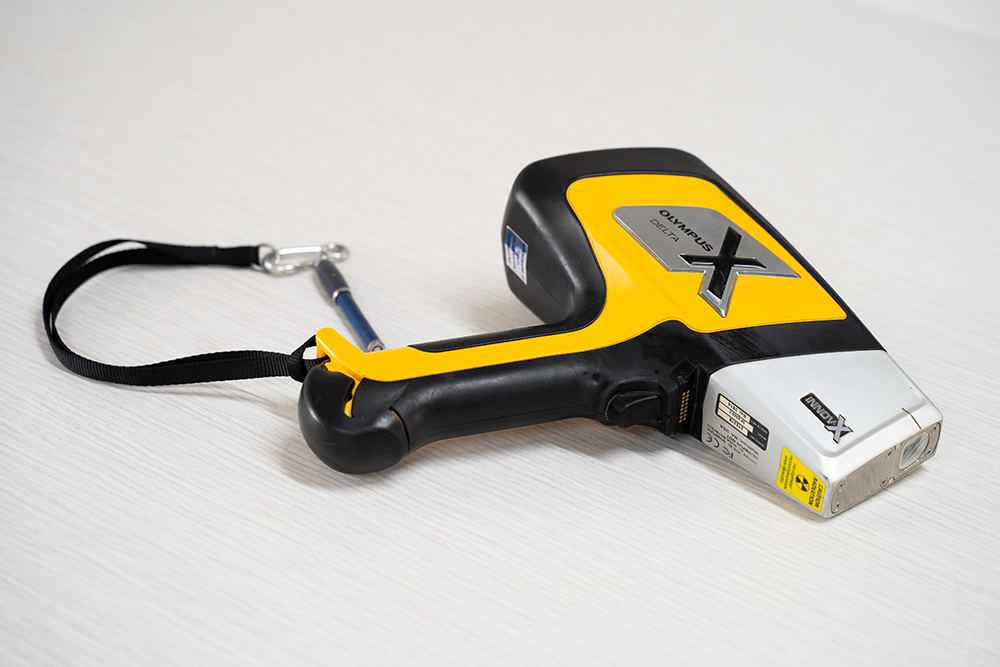 Portable XRF lying flat on a surface